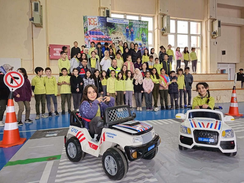 Bozüyük Trafik Jandarmasından Yavuz Sultan Selim Ortaokulu Öğrencilerine Trafik Eğitimi