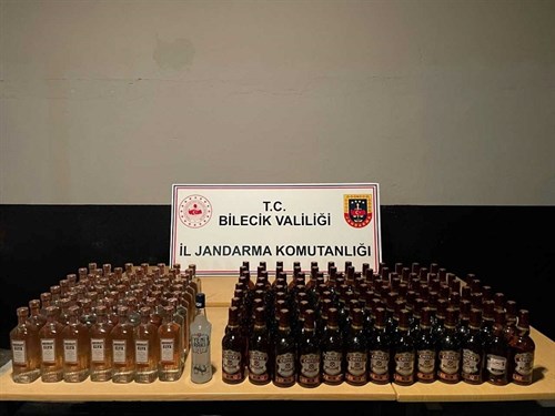 Bilecik İl Jandarma Komutanlığı Ekiplerince Bozüyük İlçesinde Çok Sayıda Sahte İçki ve Bandrol Ele Geçirilmiştir.